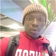 Professeur particulier donne des cours de soutien aux élèves du primaire, collège et lycée